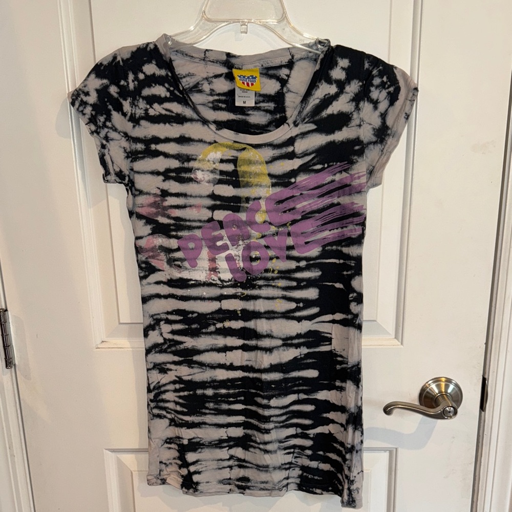 Junk Food Clothing Black and White Tie-Dye Peace Love Tee Sz med